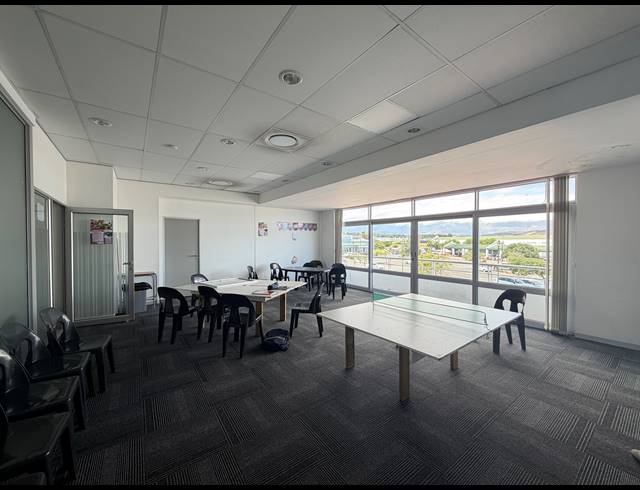 548M² OFFICE TO LET IN SOMERSET WEST MALL TRIANGLE